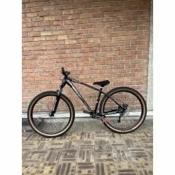 Vélo BIKELIFE Collective C100 Pro Noir Tan 2022 - Vélo Complet Haut de Gamme