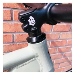 Vélo Bikelife C100 Gris Béton 2022 - Collective | Vélo Urbain Élégant et Performant 36 Vélo Bikelife C100 Gris Béton 2022 - Collective | Vélo Urbain Élégant et Performant -France Accessoires Vélo Soldes Boutique custom collective x bikelife c100 gris beton 2022 14