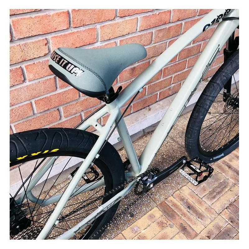 Vélo Bikelife C100 Gris Béton 2022 - Collective | Vélo Urbain Élégant et Performant 11 Vélo Bikelife C100 Gris Béton 2022 - Collective | Vélo Urbain Élégant et Performant – Image 9