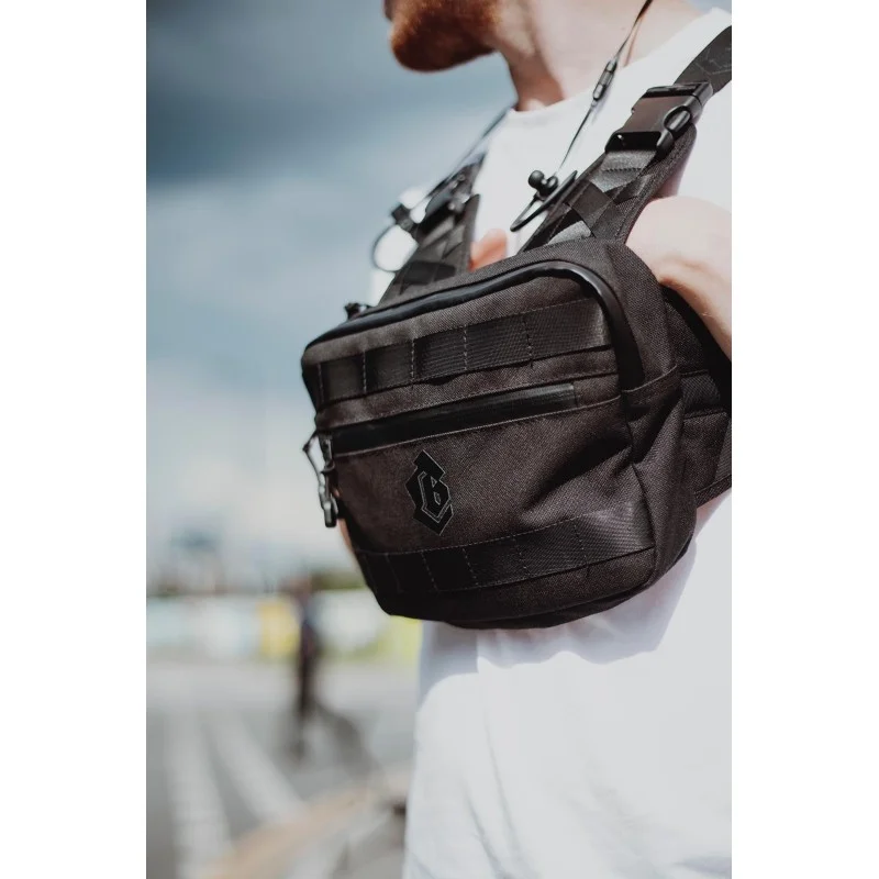 Gilet COLLECTIVE Chest Rig Noir - Accessoire Urbain Moderne 6 Gilet COLLECTIVE Chest Rig Noir - Accessoire Urbain Moderne – Image 4