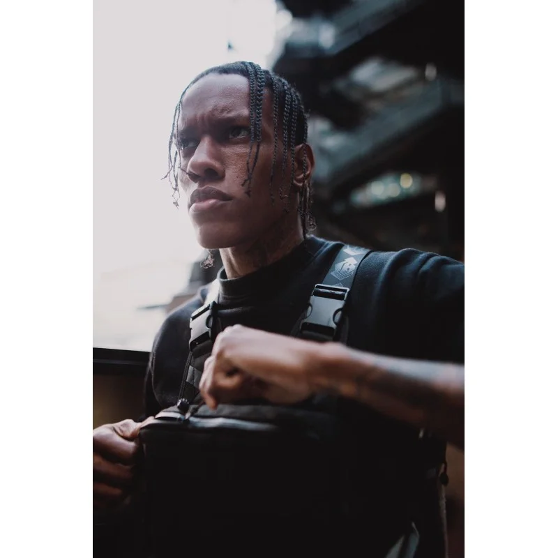 Gilet COLLECTIVE Chest Rig Noir - Accessoire Urbain Moderne 8 Gilet COLLECTIVE Chest Rig Noir - Accessoire Urbain Moderne – Image 6