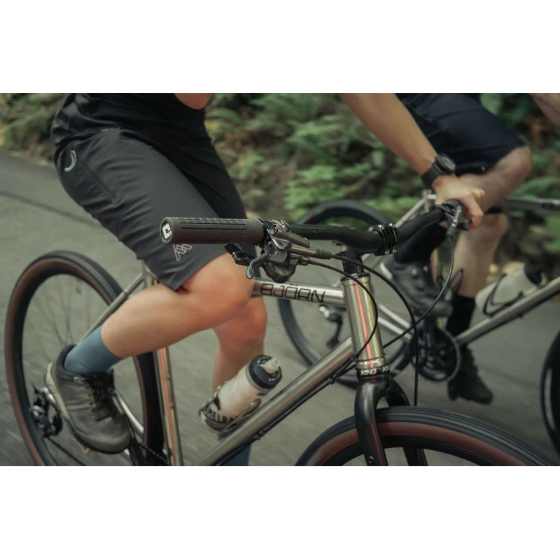 Poignées ODI X BJÖRN V2.1 Lock-on 135mm Noires - Poignées Vélo Urbain 6 Poignées ODI X BJÖRN V2.1 Lock-on 135mm Noires - Poignées Vélo Urbain – Image 4