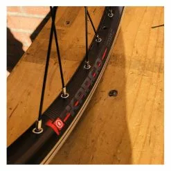 Roue Arrière Custom Bikelife X Collective 27.5 Pouces à Disque Noire - Roue Vélo de Qualité Supérieure -France Accessoires Vélo Soldes Boutique roue arriere custom bikelife x collective 275 pouces a disk noire wheeling bike 9