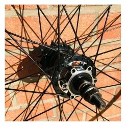 Roue Arrière Custom Bikelife X Collective 29 Pouces à Disque Noire - Wheeling Bike | Roue Vélo BIKELIFE -France Accessoires Vélo Soldes Boutique roue arriere custom bikelife x collective 29 pouces a disk noire wheeling bike 5