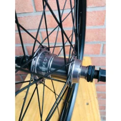 Roue Custom KHE X Demolition 20' Freecoaster Noire - Roue Complète BMX -France Accessoires Vélo Soldes Boutique roue custom khe x demolition 20 freecoaster noire 3