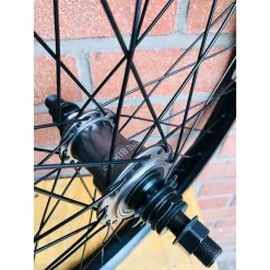 Roue Custom KHE X Demolition 20' Freecoaster Noire - Roue Complète BMX -France Accessoires Vélo Soldes Boutique roue custom khe x demolition 20 freecoaster noire 5