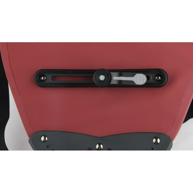 Sacoche P&A Arrière Simple étanche 25.4L Bordeaux - Accessoire Urbain pour Vélo 5 Sacoche P&A Arrière Simple étanche 25.4L Bordeaux - Accessoire Urbain pour Vélo – Image 3