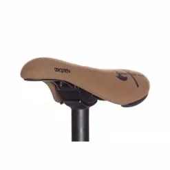 Selle BMX Demolition Axes Slim Marron - Pivotal | Confort et Style pour Votre Vélo -France Accessoires Vélo Soldes Boutique selle demolition axes slim marron pivotal 3