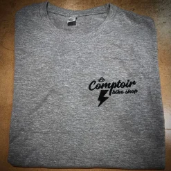 T-SHIRT LE COMPTOIR 2021 Gris Chiné X-Large - BIKELIFE/FRINGUE BIKELIFE/T-shirt -France Accessoires Vélo Soldes Boutique t shirt le comptoir 2021 gris chine x large 2
